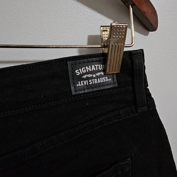 EUC LEVI'S STRAUSS SIGNATURE JET BLACK RAW HEM HIGH RISE SHORTS SIZE 12/31 - Picture 6 of 12